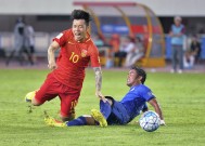 米乐体育官网-包含蔚为壮观的足球战役，中场势均力敌的词条