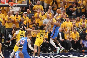 米乐官网app-篮球比赛场上纷争不断，胜负难以预测！(篮球场争夺战反映了什么问题,应该如何解决这一问题)