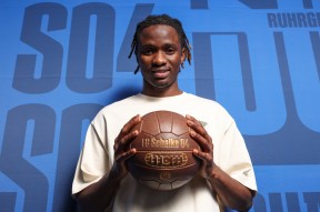 米乐官方网址-关于沙尔克连续不败，球队士气高涨迎接挑战的信息