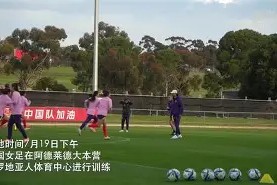 米乐娱乐-中国女足锋线出击，轻松赢下国际女足比赛(足球女足中国)