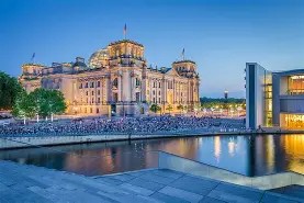米乐官方网址-关于德国国家队士气高涨，备战紧张比赛的信息